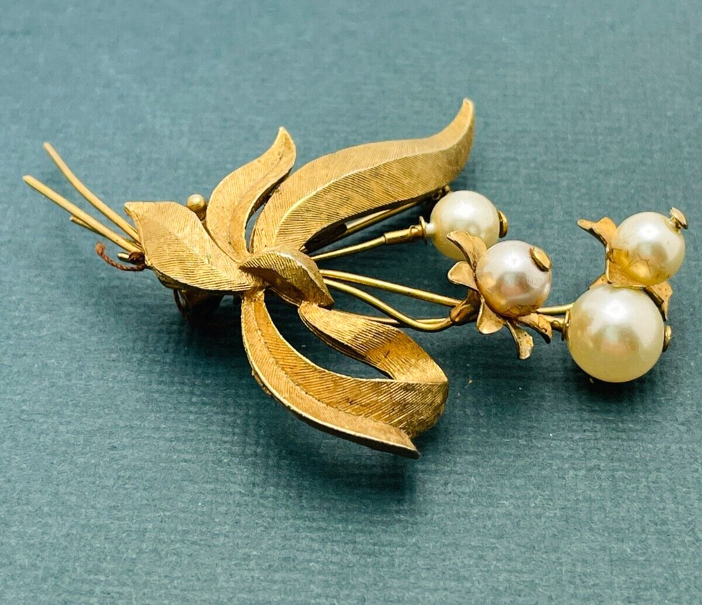 Roma Brushed Metal Gold Tone Faux Pearl Flowers Ribbon Brooch Pin Signed Vintage